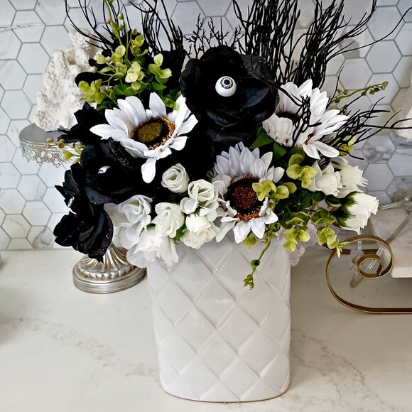 NEW! SPOOKY GLAM FLORAL ARRANGEMENT DECOR - Picture 1 of 5